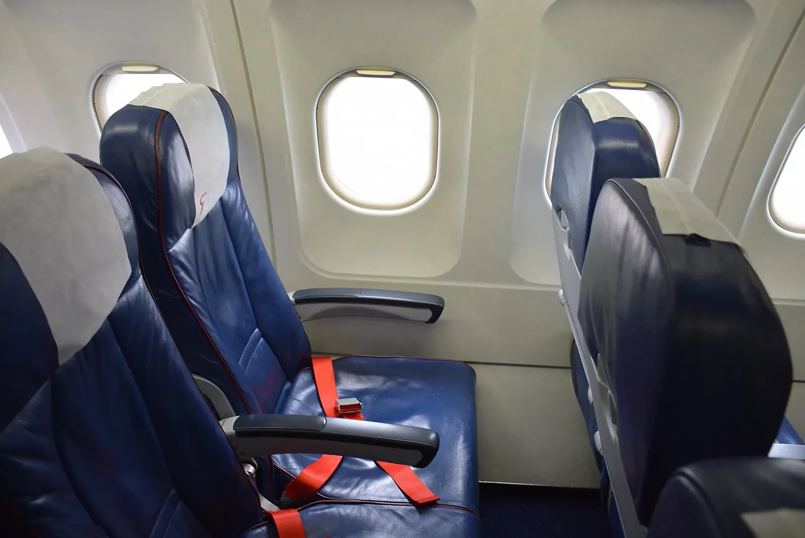 Эконом-класс Airbus A319 «Россия»: кожаные кресла у окна