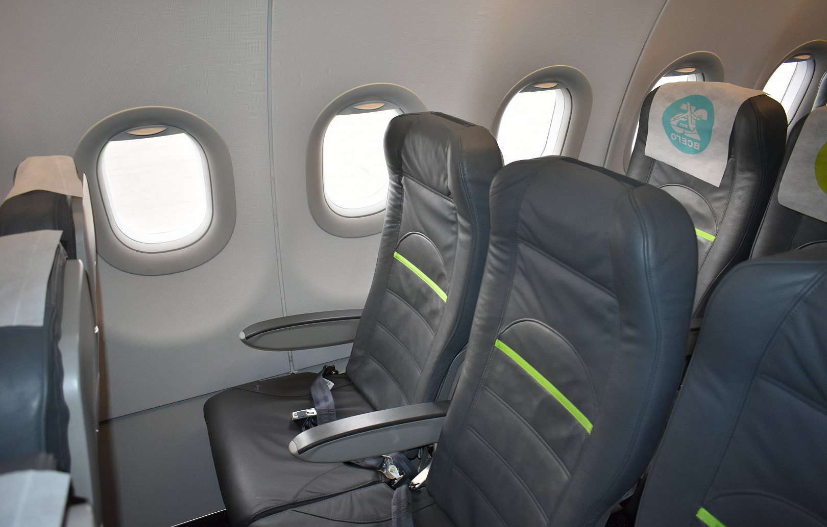 Экономический класс Airbus A320 S7 Airlines: ряды кресел вдоль прохода