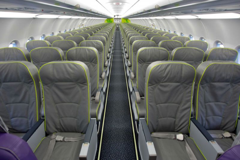 Экономический класс Airbus A320 S7 Airlines: ряды кресел вдоль прохода