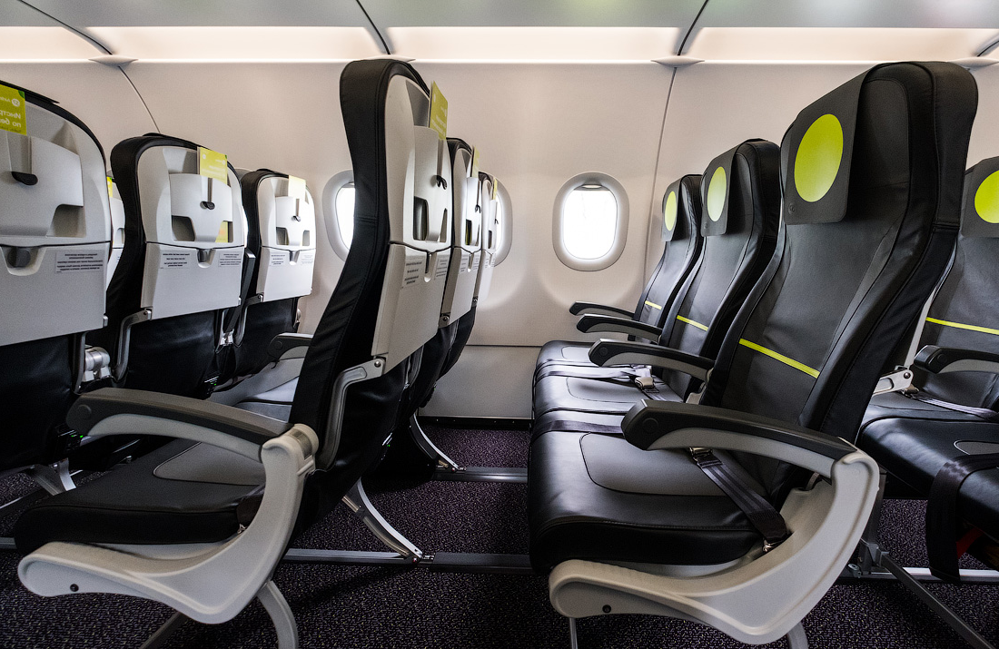 Экономический класс Airbus A320neo S7 Airlines: ряды кресел вдоль прохода