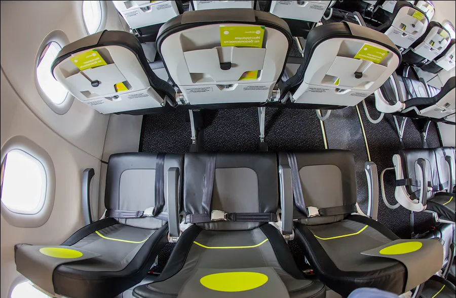 Экономический класс Airbus A320neo S7 Airlines: ряды кресел вдоль прохода