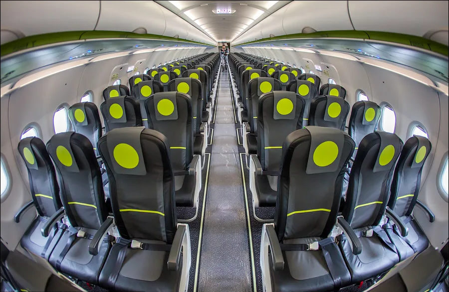 Экономический класс Airbus A320neo S7 Airlines: ряды кресел вдоль прохода