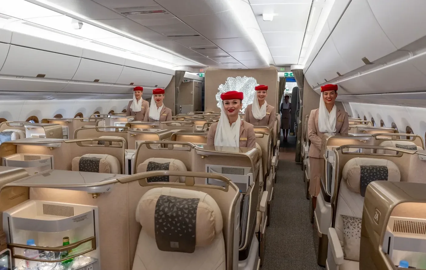 Бизнес-класс Airbus A350-900 Emirates: вид вдоль салона