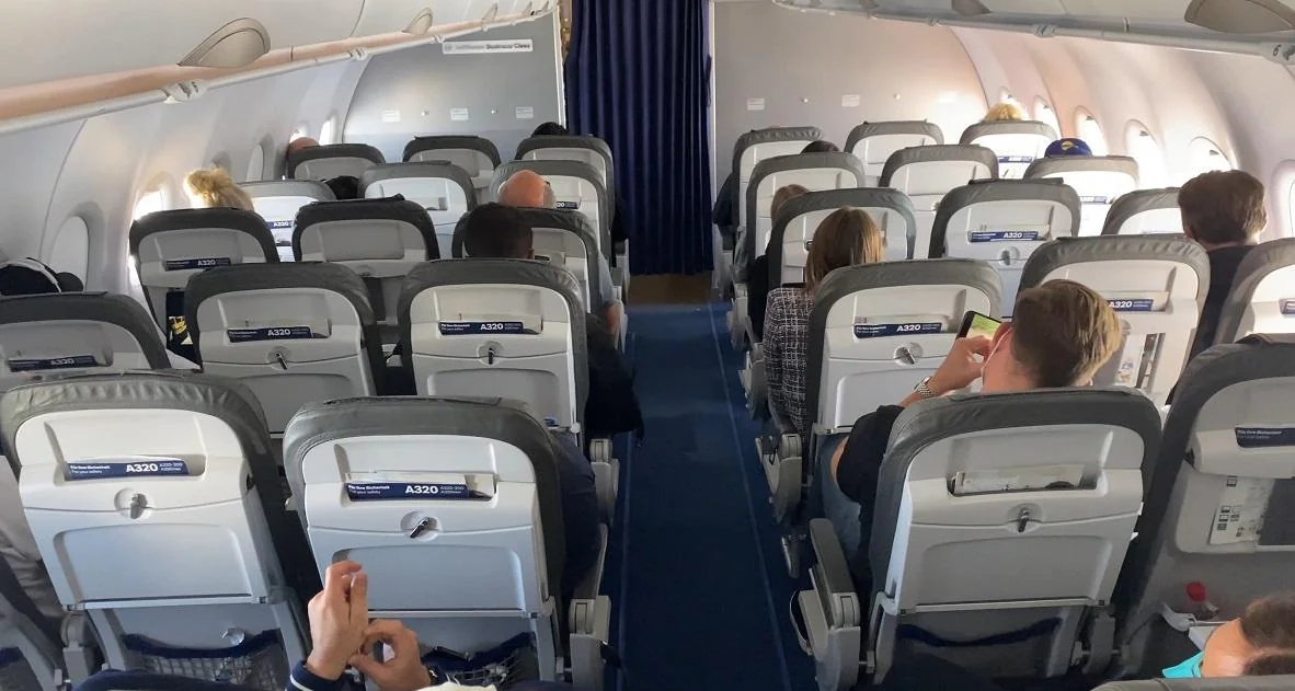 Ряды эконом-класса Airbus A320neo Lufthansa во время рейса