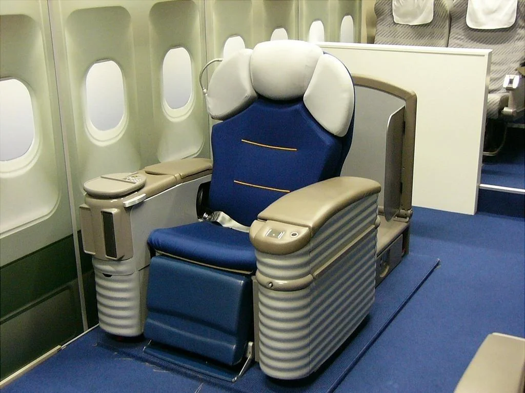 Кресло первого класса Airbus A340-600 Lufthansa