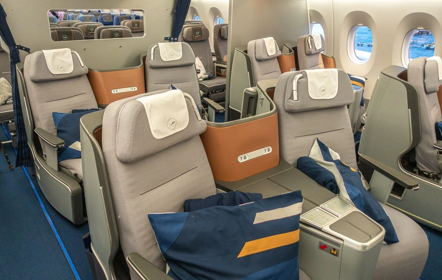 Кресла премиум-эконома Airbus A350-900 Lufthansa