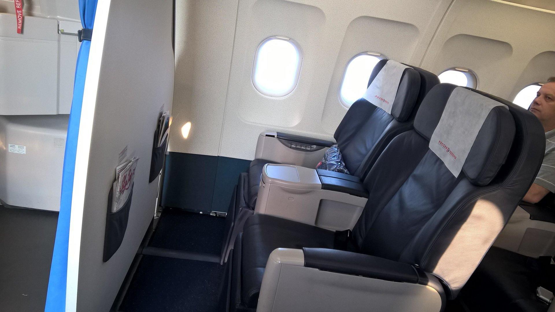 Бизнес-класс Boeing 737-800 «Россия»: кресла 2-2 с заблокированным средним у перегородки