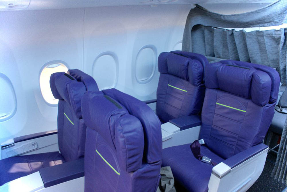 Бизнес-класс Boeing 737-800 S7 Airlines: кресла 2-2 в переднем салоне