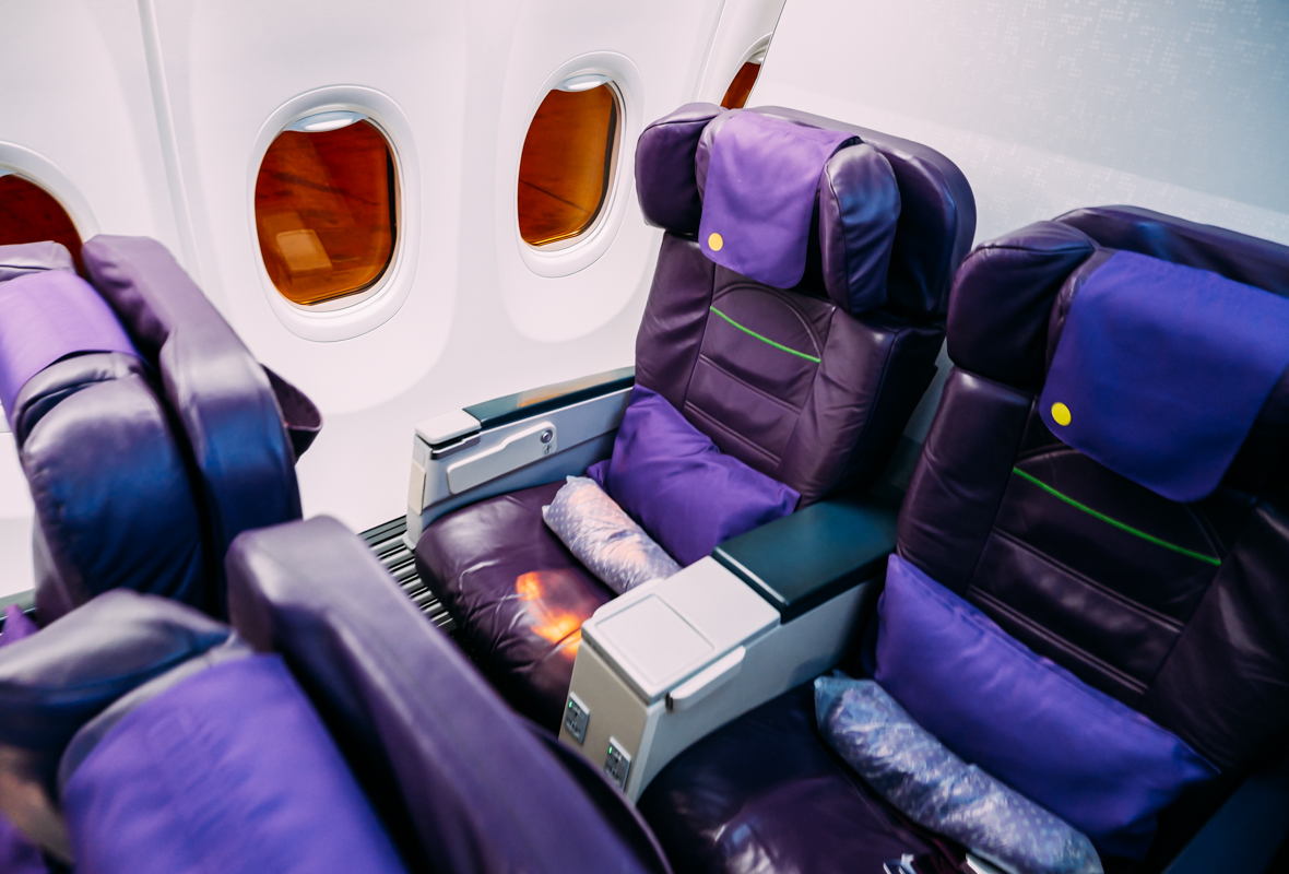 Бизнес-класс Boeing 737-800 S7 Airlines: кресла 2-2 в переднем салоне