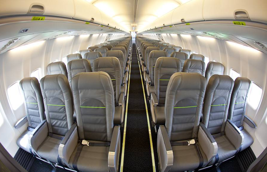 Экономический класс Boeing 737-800 S7 Airlines: ряды кресел вдоль прохода