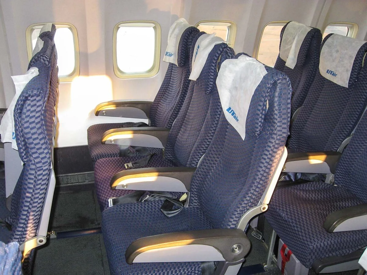 Эконом 737-800 ЮТэйр: синие кресла с узором у иллюминаторов