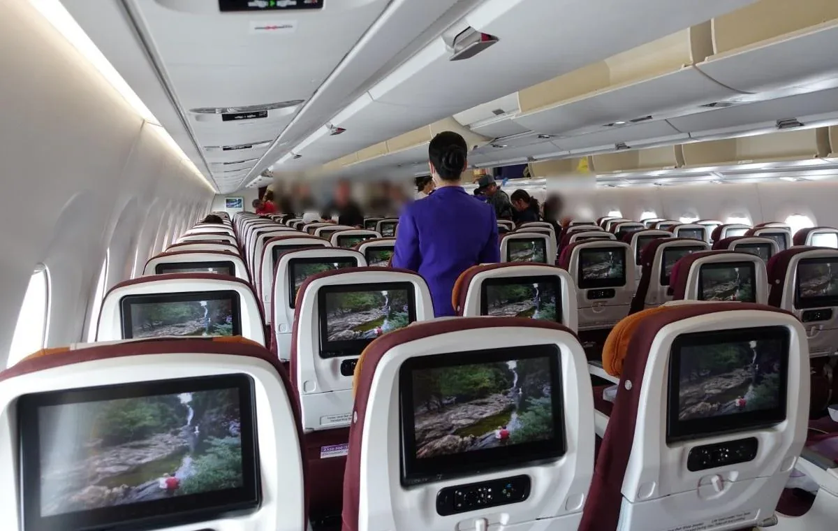 Кресла эконома 787-9 Thai Airways с экранами в спинках