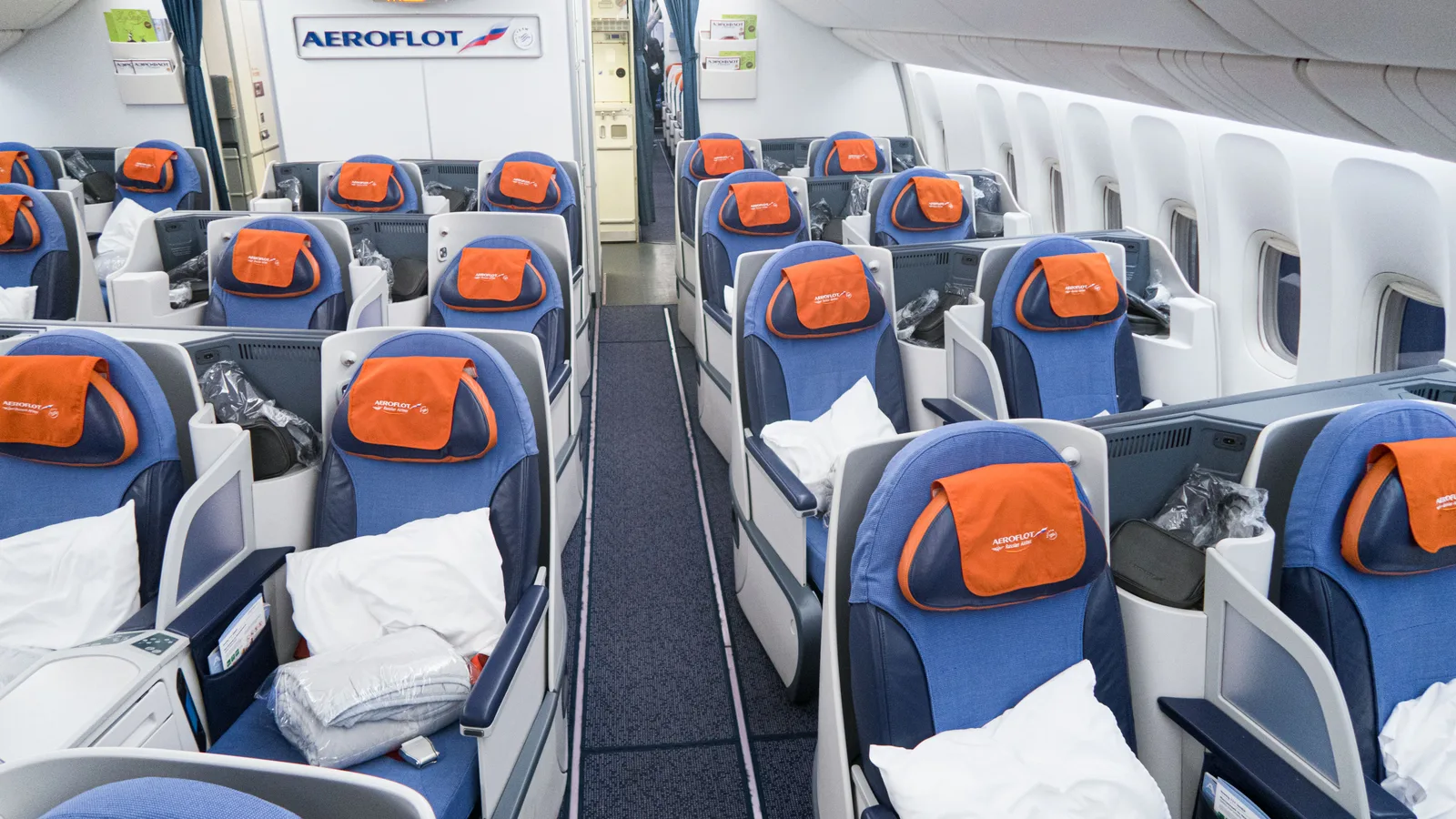 Бизнес-класс Boeing 777-300ER Аэрофлот: салон с посадкой 1-2-1