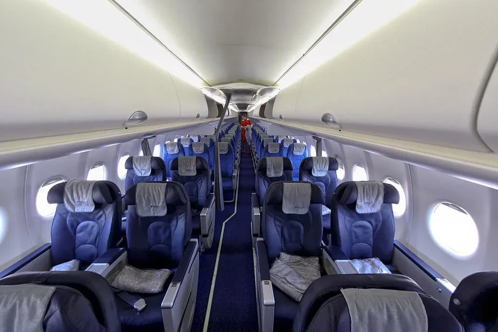 Бизнес-класс Superjet 100 Аэрофлот: кожаные кресла 2-2