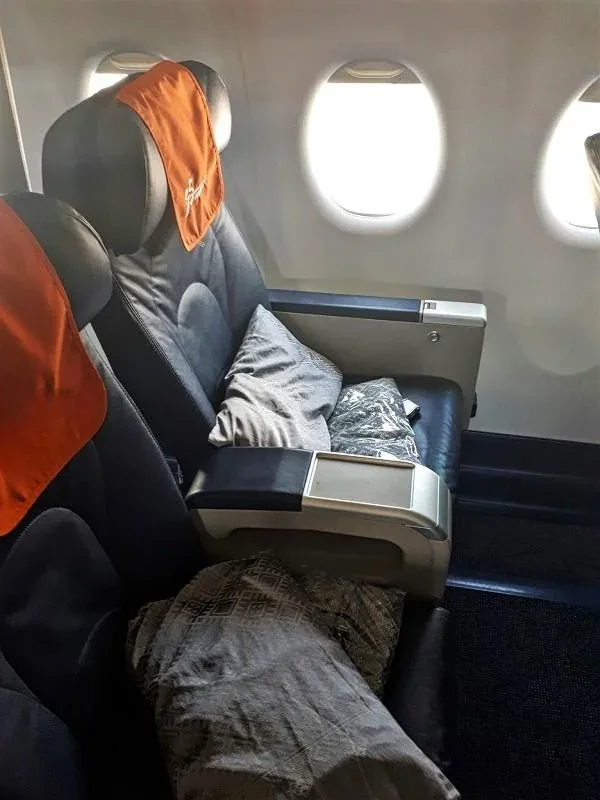 Кресло бизнес-класса Superjet 100 Аэрофлот у окна