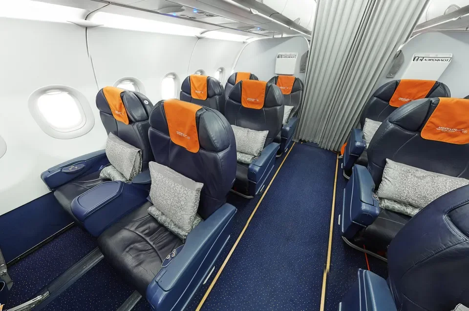 Бизнес-класс Airbus A320 Аэрофлота: кожаные кресла 2-2, среднее место заблокировано